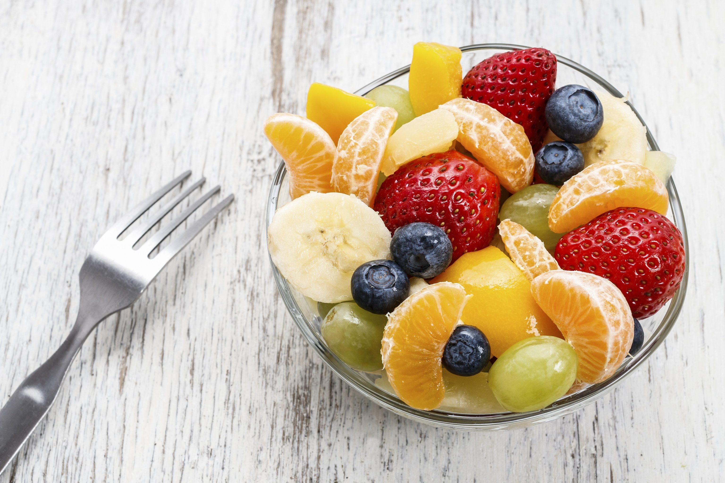 ALT: Does eating fruit at night make you fat?
